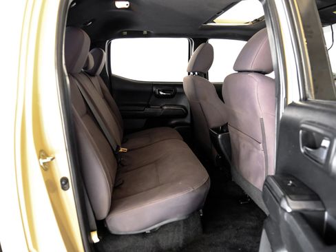 Used 2017 Toyota Tacoma TRD Off-Road image 30