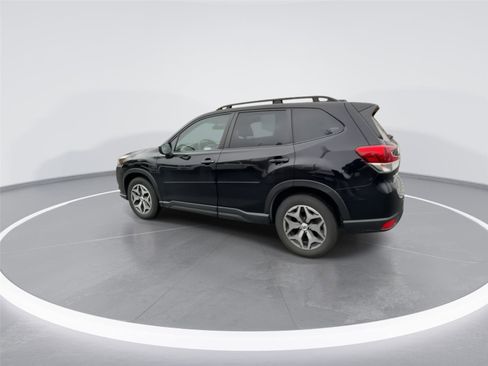 Used 2023 Subaru Forester Premium image 6