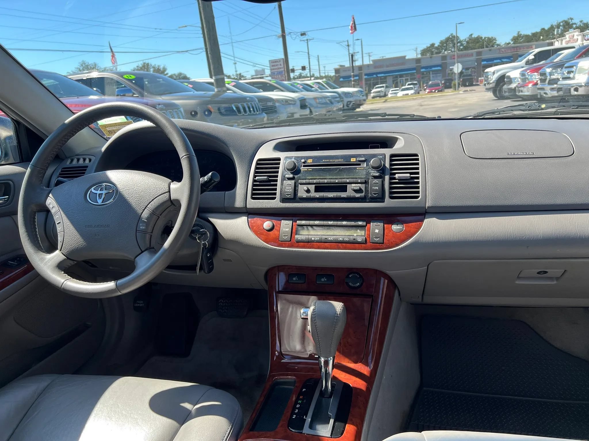 Used 2005 Toyota Camry XLE w/ VSC & Side Airbag Pkg FWD image 14