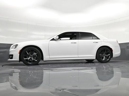Used 2023 Chrysler 300 S w/ Comfort Group RWD image 32