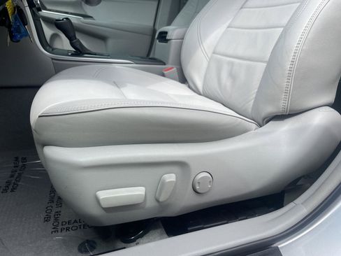 Used 2017 Toyota Camry XLE FWD image 17