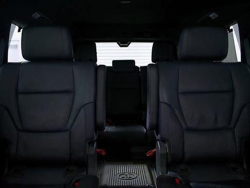 Used 2024 Toyota Sequoia Platinum AWD/4WD image 20