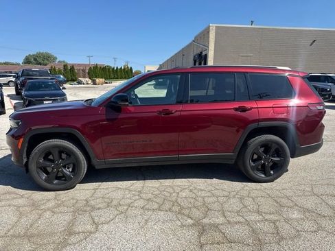 Used 2024 Jeep Grand Cherokee L Limited w/ Black Appearance Package AWD/4WD image 8