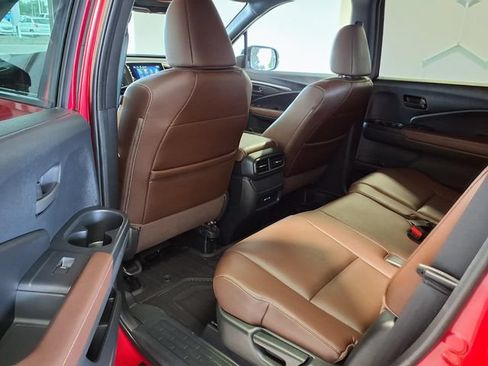 Certified 2025 Honda Passport EX-L image 18