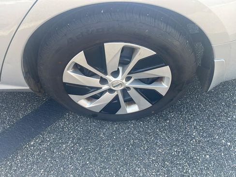 Used 2020 Nissan Altima 2.5 S FWD image 11