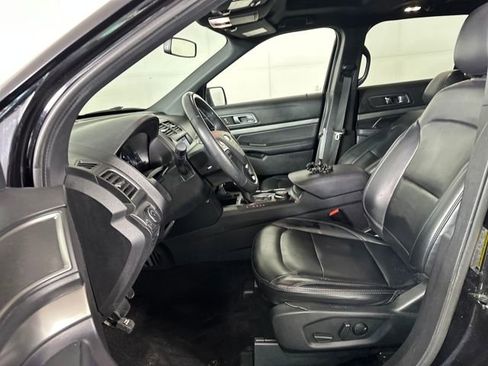 Used 2019 Ford Explorer XLT w/ Equipment Group 202A image 11