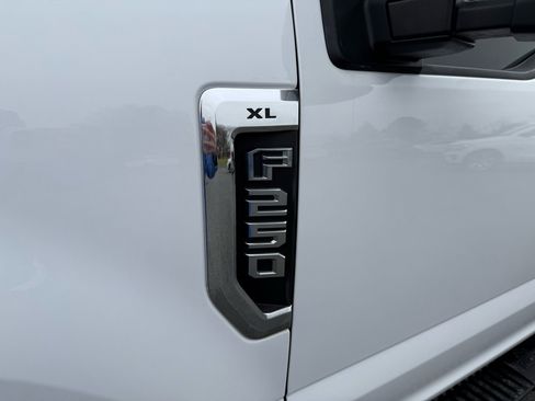 Used 2019 Ford F250 XL w/ Power Equipment Group image 34