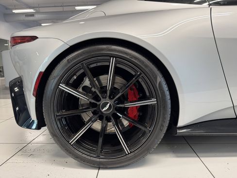 Used 2020 Aston Martin V8 Vantage Coupe image 17