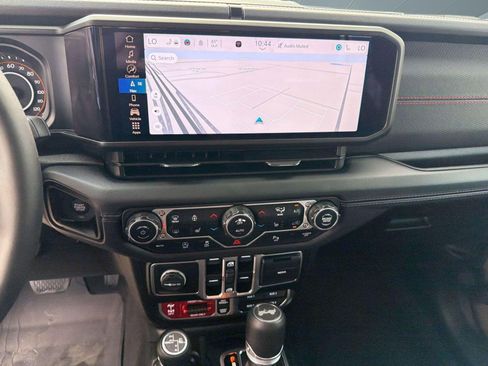 Used 2025 Jeep Wrangler Unlimited Rubicon image 26