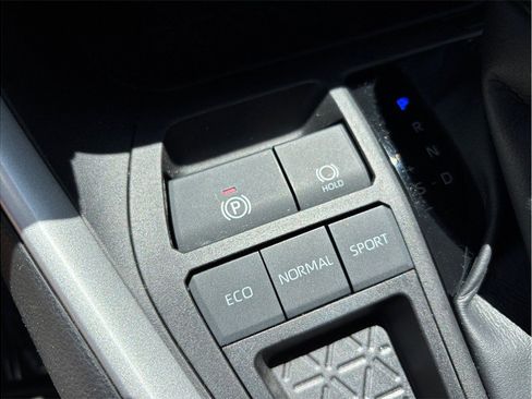 Used 2022 Toyota RAV4 XLE image 30