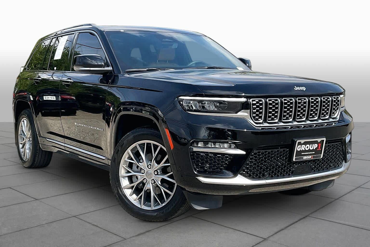 Used 2025 Jeep Grand Cherokee Summit w/ MOPAR Finishing Package AWD/4WD image 3