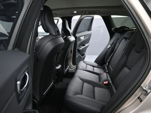 Certified 2023 Volvo XC60 B5 Plus AWD/4WD image 20