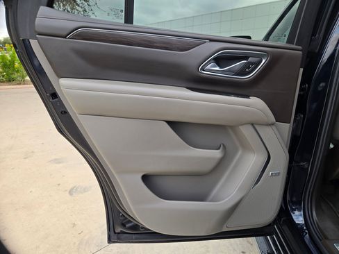 Used 2021 Chevrolet Tahoe LT w/ LT Signature Package image 16