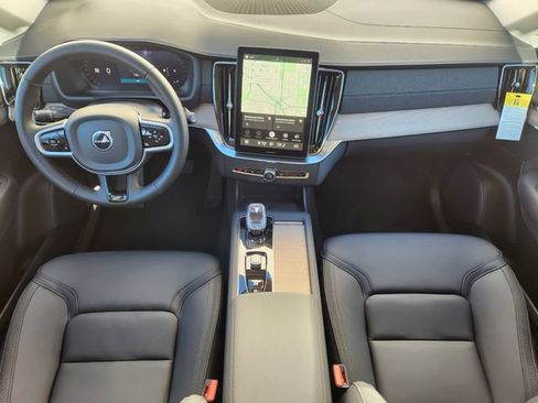 Certified 2025 Volvo XC90 B5 Core w/ Climate Package AWD/4WD image 11