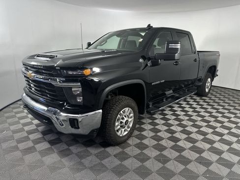Used 2025 Chevrolet Silverado 2500 LT w/ Convenience Package AWD/4WD image 4