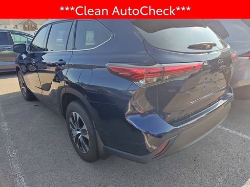 Used 2022 Toyota Highlander XLE AWD/4WD image 4