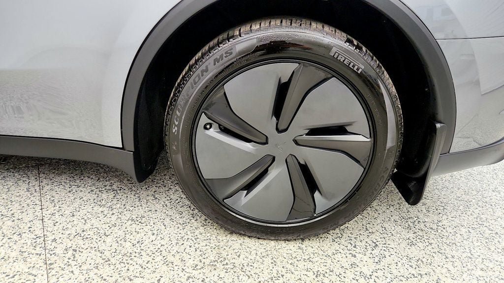 Used 2026 Tesla Model Y Long Range AWD/4WD image 9