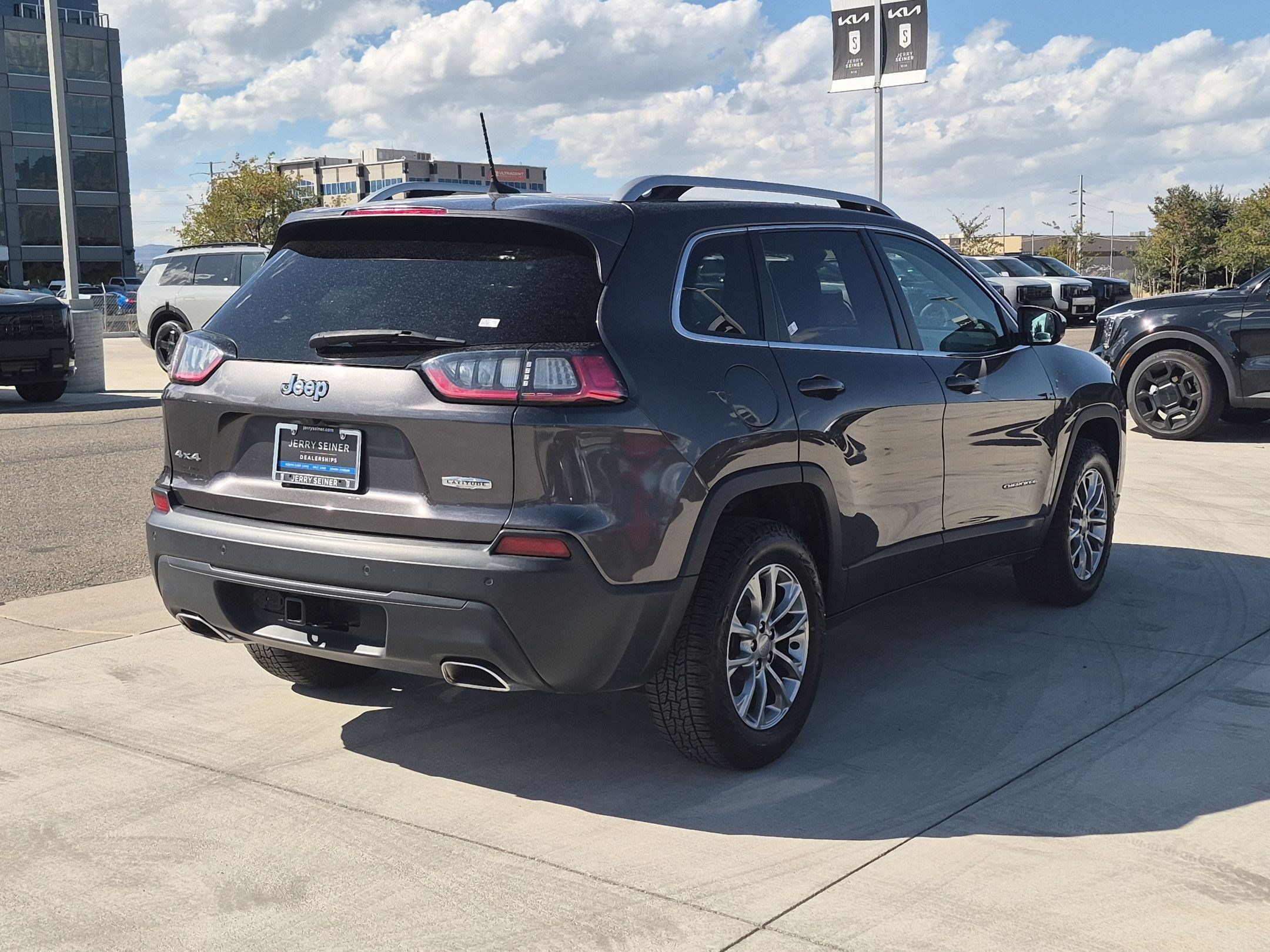 Used 2019 Jeep Cherokee Latitude Plus w/ Comfort/Convenience Group AWD/4WD image 6