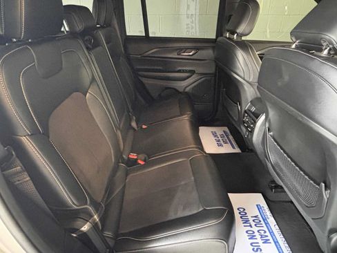 Used 2024 Jeep Grand Cherokee Altitude AWD/4WD image 13
