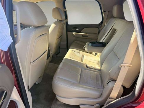 Used 2011 GMC Yukon SLT w/ SLT-2 Equipment Package image 18