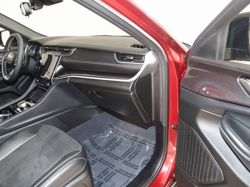 Used 2023 Jeep Grand Cherokee L Laredo image 43