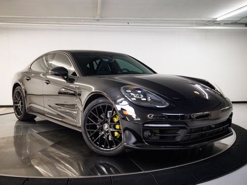 Certified 2023 Porsche Panamera image 9