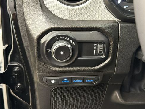 Used 2024 Jeep Wrangler Unlimited AWD/4WD image 27