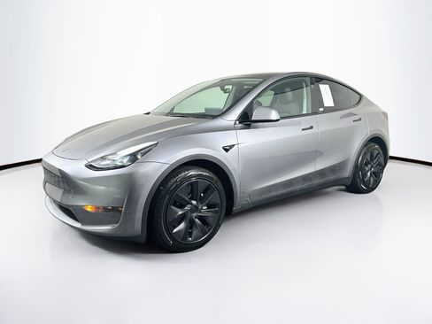 Used 2024 Tesla Model Y Long Range AWD/4WD image 3