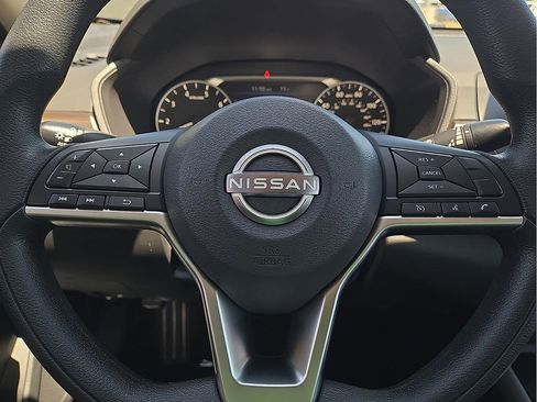 Used 2024 Nissan Altima 2.5 SV FWD image 19