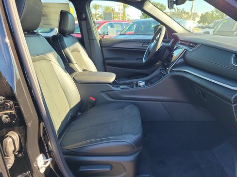 New 2025 Jeep Grand Cherokee Altitude AWD/4WD image 37
