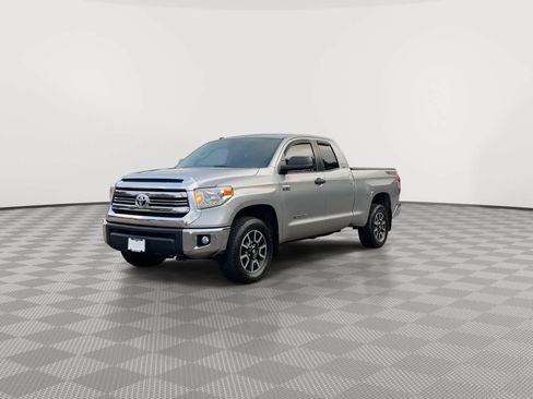 Used 2017 Toyota Tundra SR5 w/ TRD Off Road Package AWD/4WD image 4