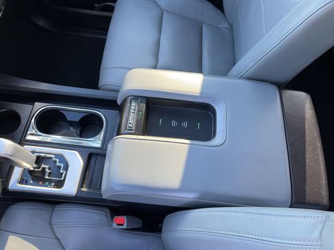 Used 2016 Toyota Tundra Limited image 32