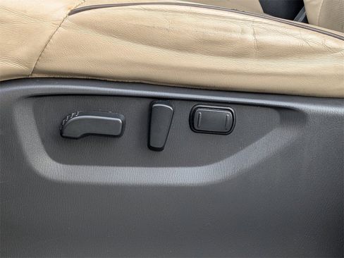 Used 2021 Nissan Armada SL w/ Captain's Chairs Package image 20