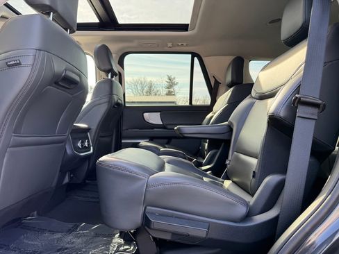 Used 2025 Ford Expedition Active image 42