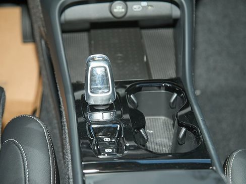 New 2026 Volvo XC40 B5 Plus w/ Protection Package Premier image 22