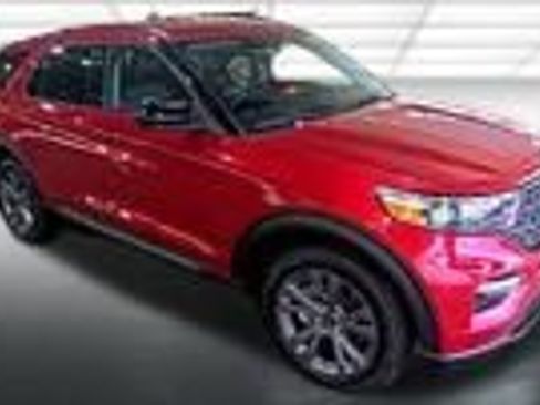 Used 2024 Ford Explorer XLT w/ Equipment Group 202A AWD/4WD image 14