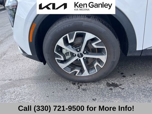 Certified 2024 Kia Sportage EX image 17