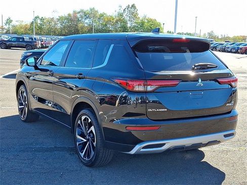 Used 2024 Mitsubishi Outlander SE image 4