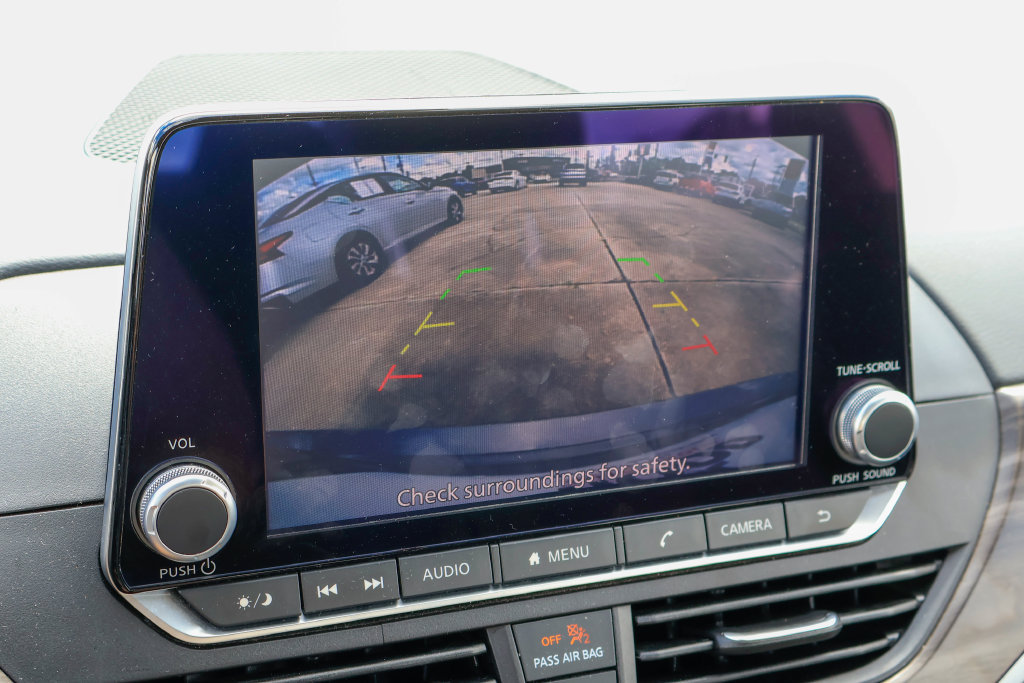 Used 2025 Nissan Altima 2.5 SV FWD image 4