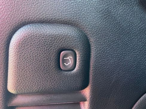 Used 2022 Jeep Grand Cherokee Laredo X image 12