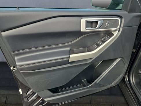 Certified 2022 Ford Explorer XLT image 10