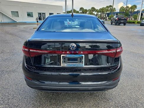 New 2025 Volkswagen Jetta SE image 4