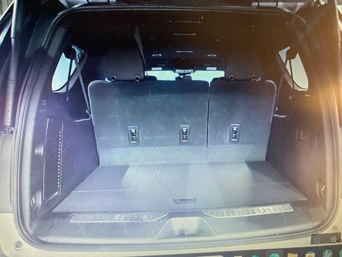 Used 2025 GMC Yukon XL Denali AWD/4WD image 5