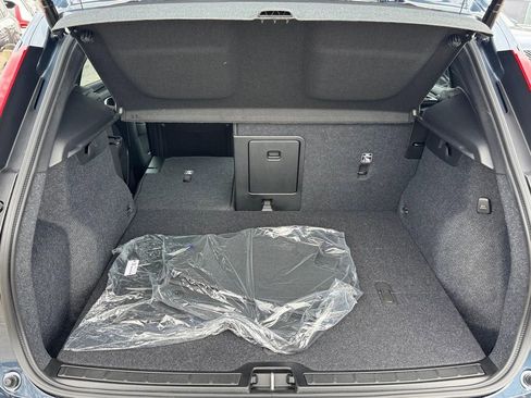 Used 2026 Volvo XC40 B5 Plus image 5