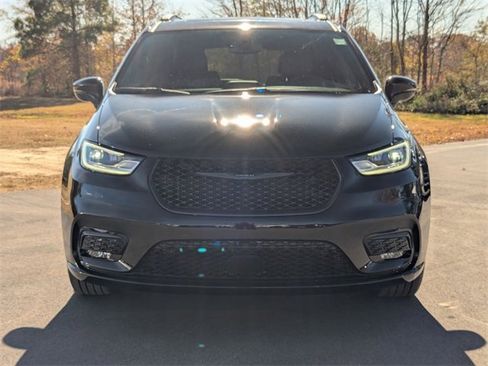New 2026 Chrysler Pacifica Select image 3