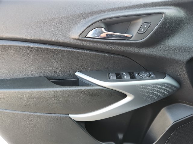 Used 2026 Chevrolet Trax LS FWD image 19