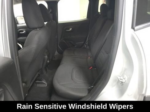 Used 2019 Jeep Renegade Latitude w/ Cold Weather Group AWD/4WD image 10