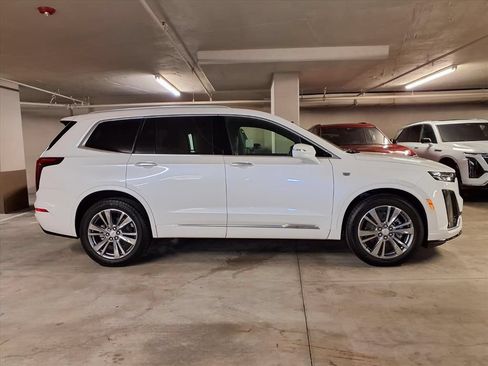 New 2025 Cadillac XT6 Premium Luxury FWD image 4