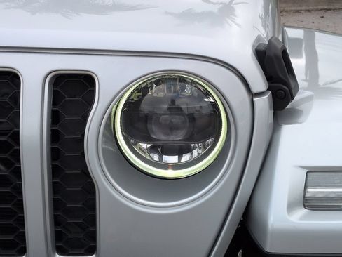 Used 2023 Jeep Wrangler Unlimited Sahara AWD/4WD image 10