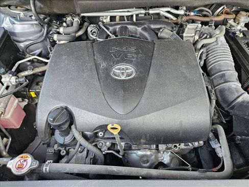 Used 2020 Toyota Highlander XLE FWD image 22